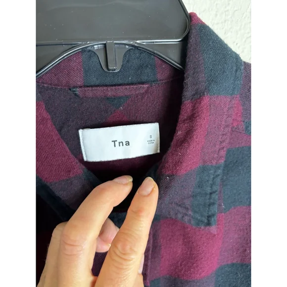 Aritzia Tna Flannel Shirt Size S Burgundy Black Plaid - Picture 2 of 6